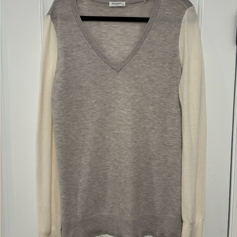 Equipment Gray and Cream V-Neck Sweater size L